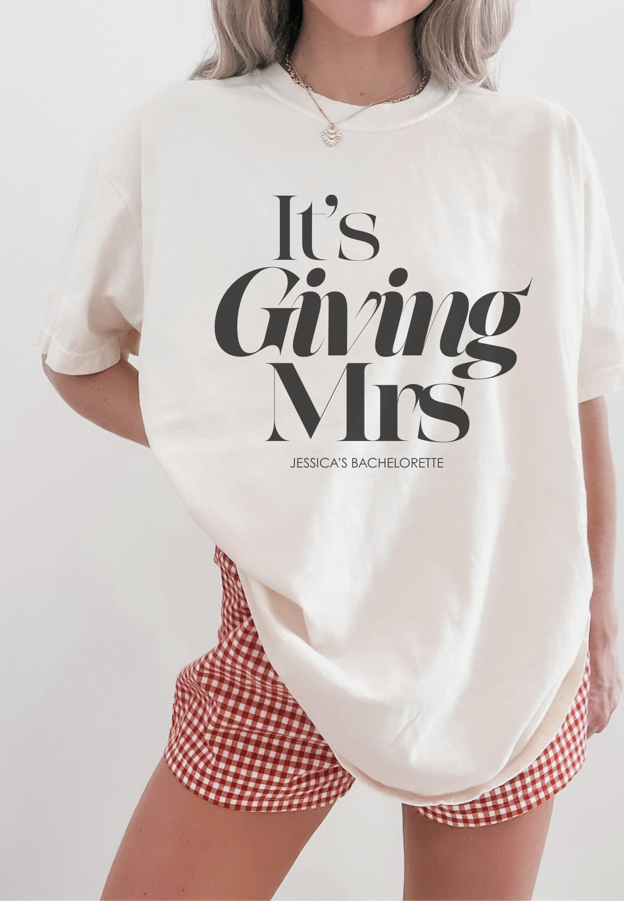 It's Giving Mrs & Bride's Babe T-Shirt - Bride Era Shirt, Future Mrs Tee, Bride To Be Top