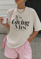 It's Giving Mrs & Bride's Babe T-Shirt - Bride Era Shirt, Future Mrs Tee, Bride To Be Top