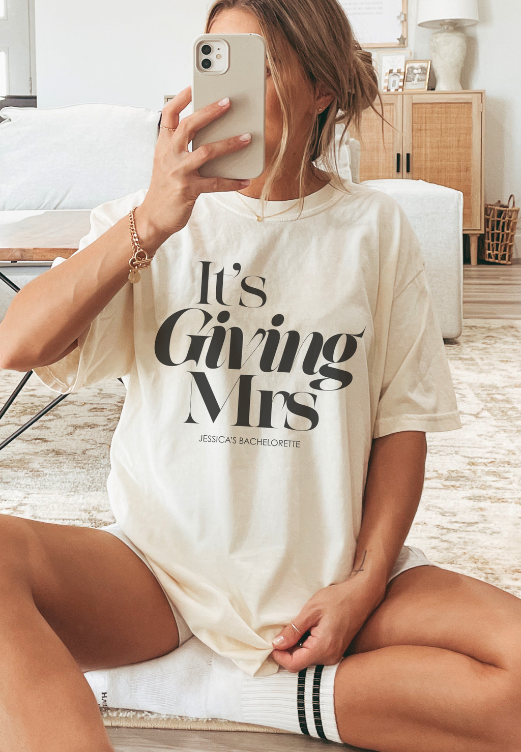 It's Giving Mrs & Bride's Babe T-Shirt - Bride Era Shirt, Future Mrs Tee, Bride To Be Top