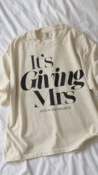 It's Giving Mrs Shirt | Future Mrs T-Shirt - Matching with Crew