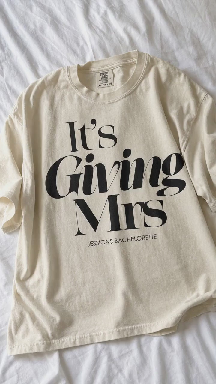 It's Giving Mrs Shirt | Future Mrs T-Shirt - Matching with Crew